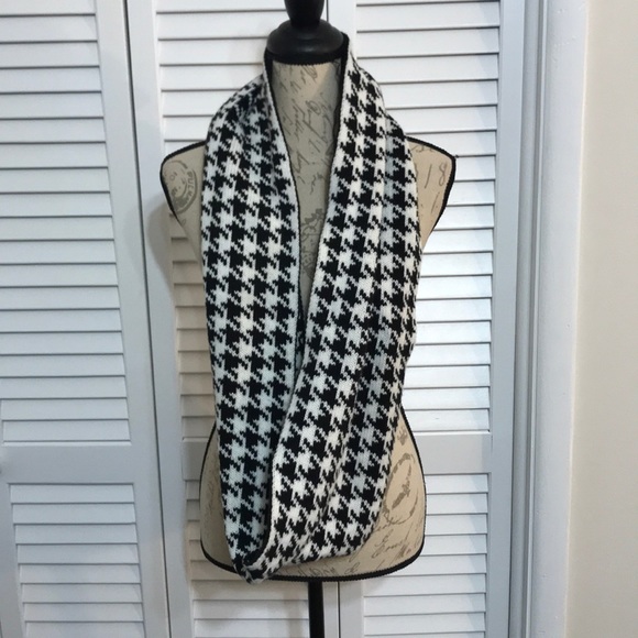 Big Buddha Accessories - Big Buddha Houndstooth Infinite Scarf